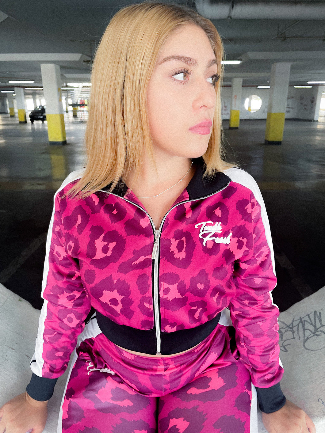 Conjunto Completo TF Premium Diseño Leon Burdeo (Girl)